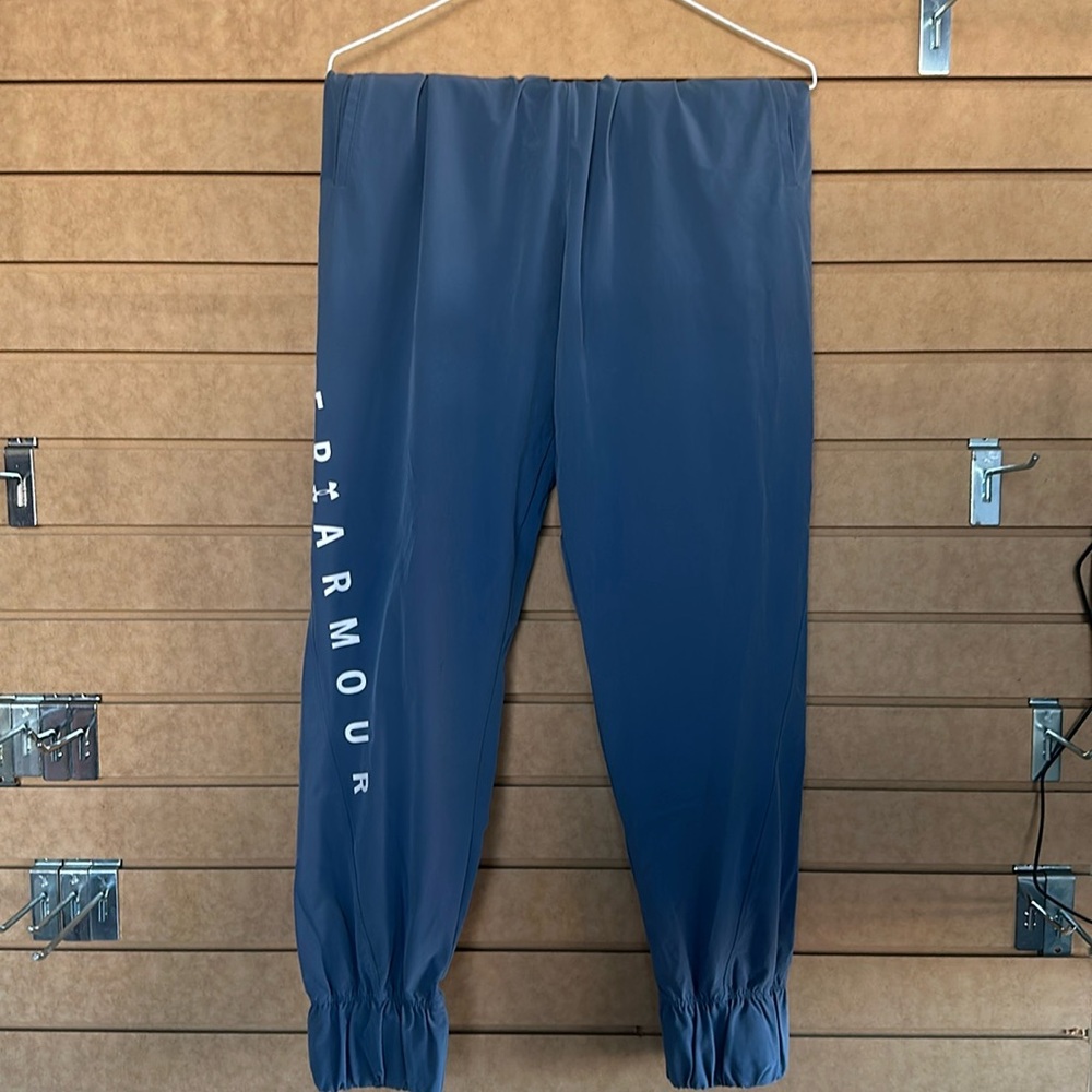 Under Armour wind pant